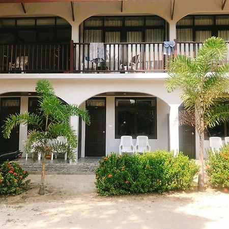 Grand Beach Resort Ko Tao Esterno foto
